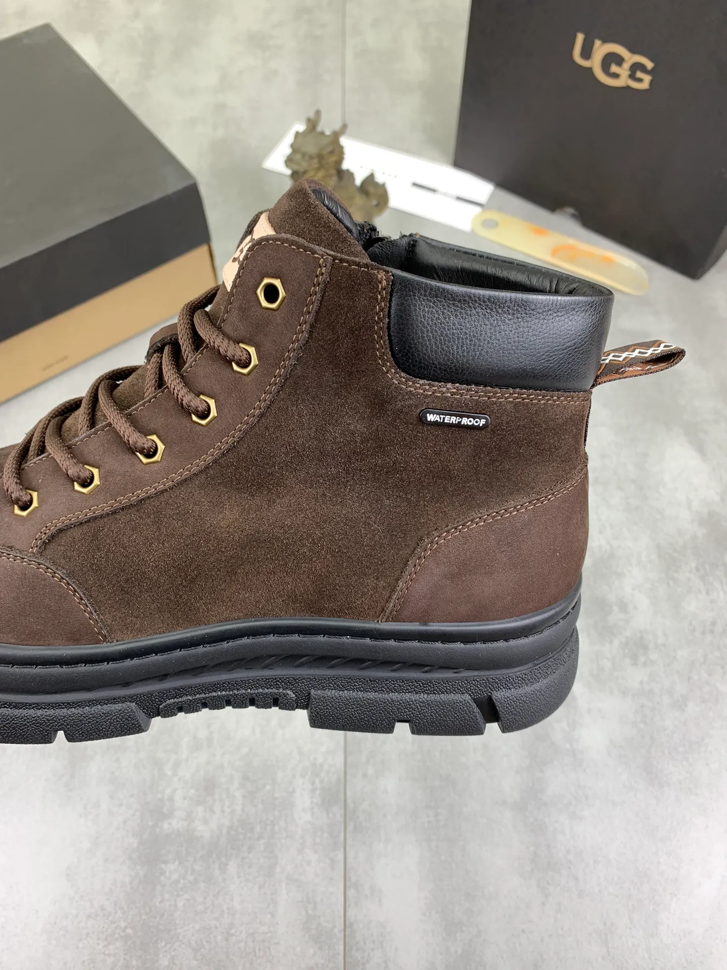Men's Men's Shoes P620 [New Style] 💰 🆘 "Real Wool" [UGG] 👉 Popular men's shoes official website synchronization 🔰 Genuine quality [proud] is not comparable to the imitations in the general market 🌀 The upper is imported Italian frosted cowhide, and the lining: foot pad 🅰️ grade 🐑 real wool 👻 Only Grade A can show the effect The hand feels smooth and delicate 🔱The shoe shape is grand, only genuine factories can do it 🎄The perfect toughness of the original outsole 👻⬛️ can allow customers to say goodbye to one-time consumption. Real wool lining, super warm. Available in black or brown. Size: 38-44